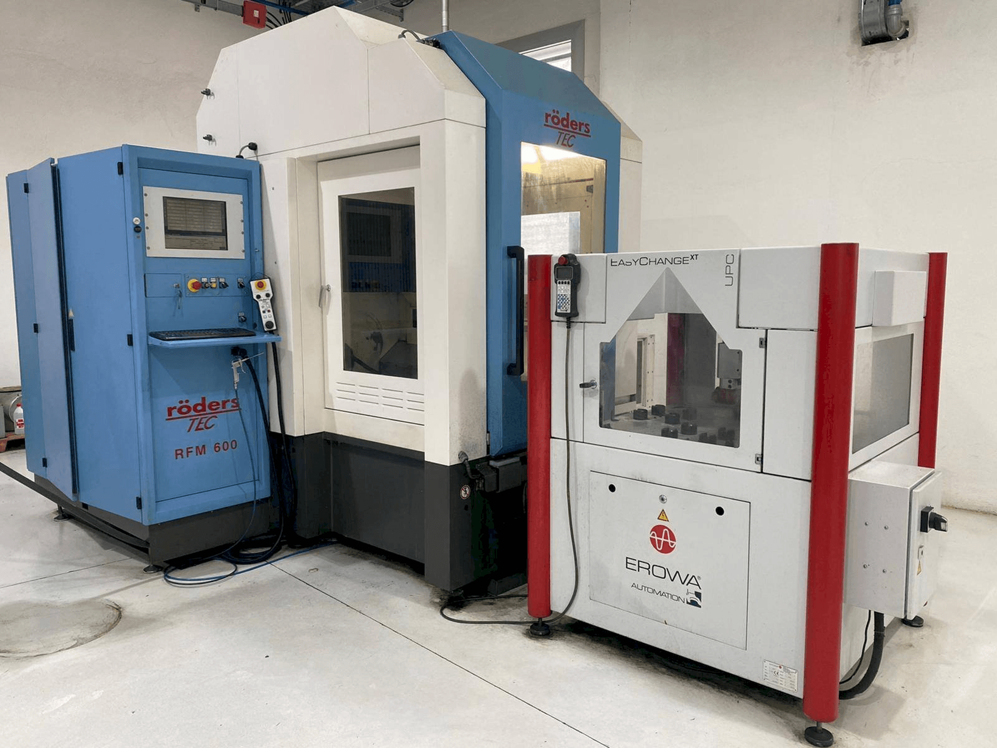 Vista Frontal da Roders RFM 600 máquina