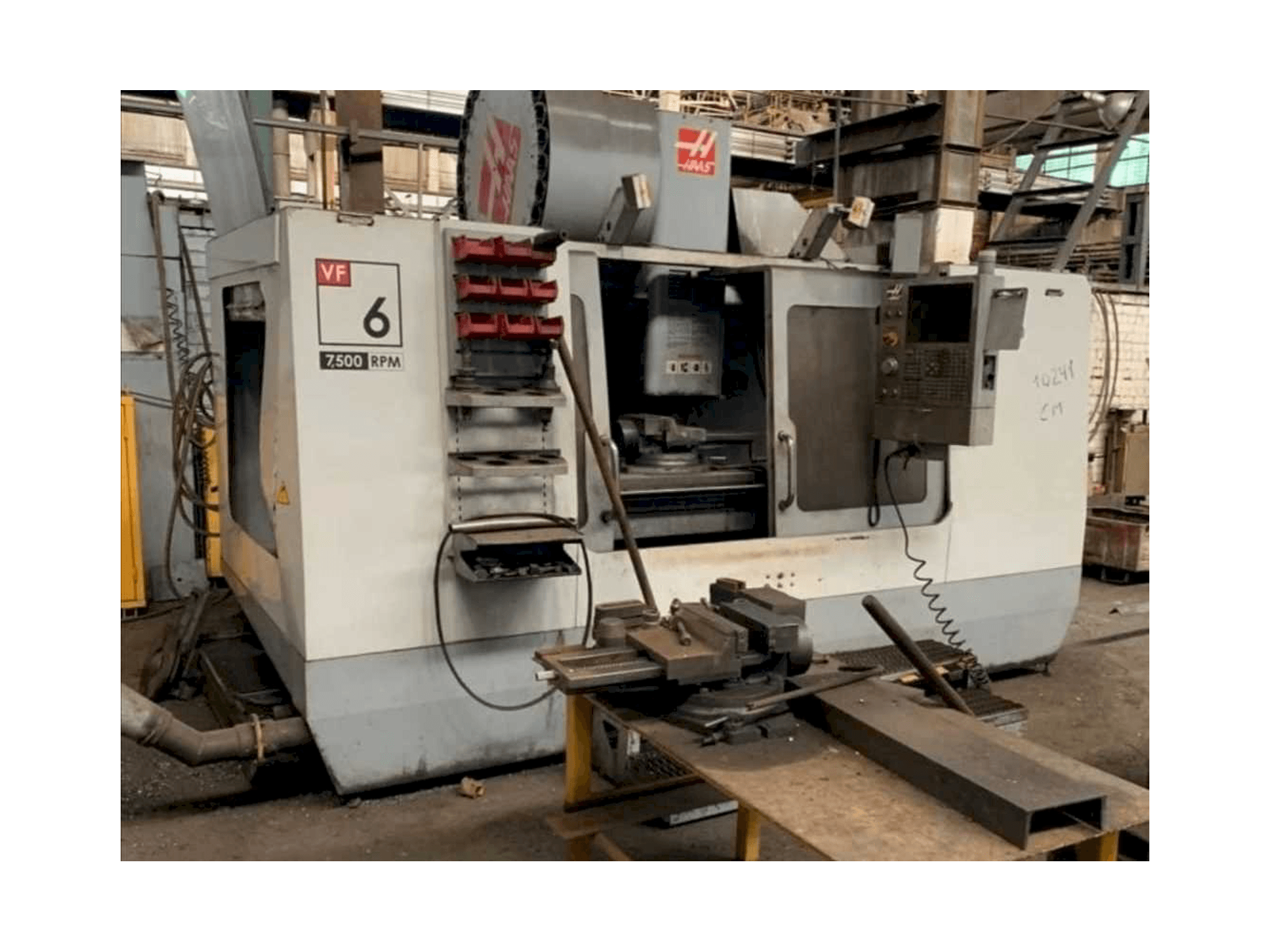 Vista Frontal da HAAS VF-6/50 máquina