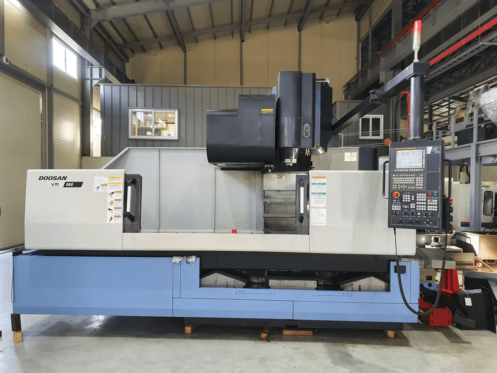 Vista Frontal da Doosan VM 960 máquina