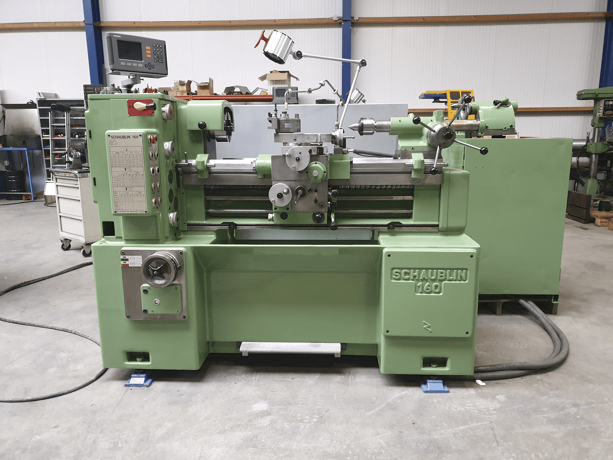 Vista Frontal da SCHAUBLIN 160 máquina