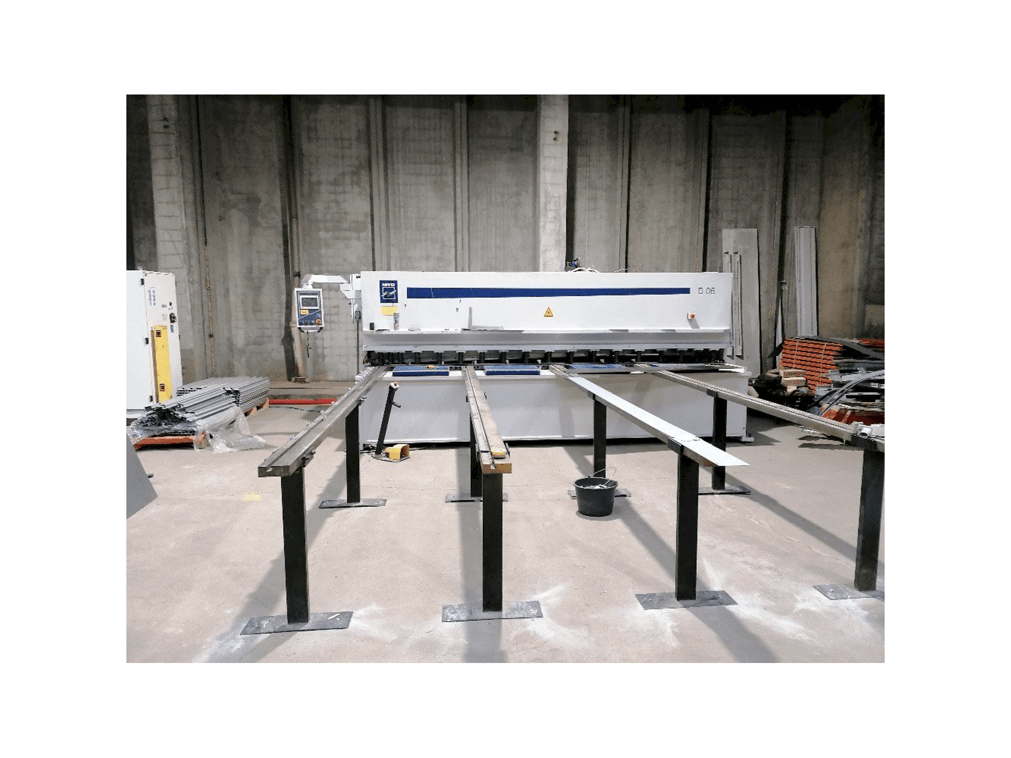 Vista Frontal da MVD B06-4000 máquina