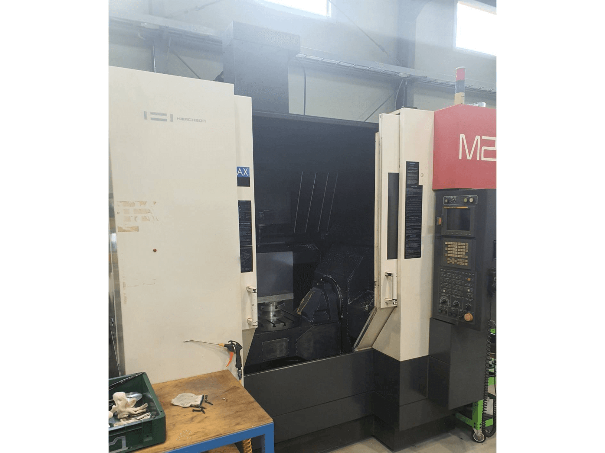 Vista Frontal da HWACHEON M2 máquina