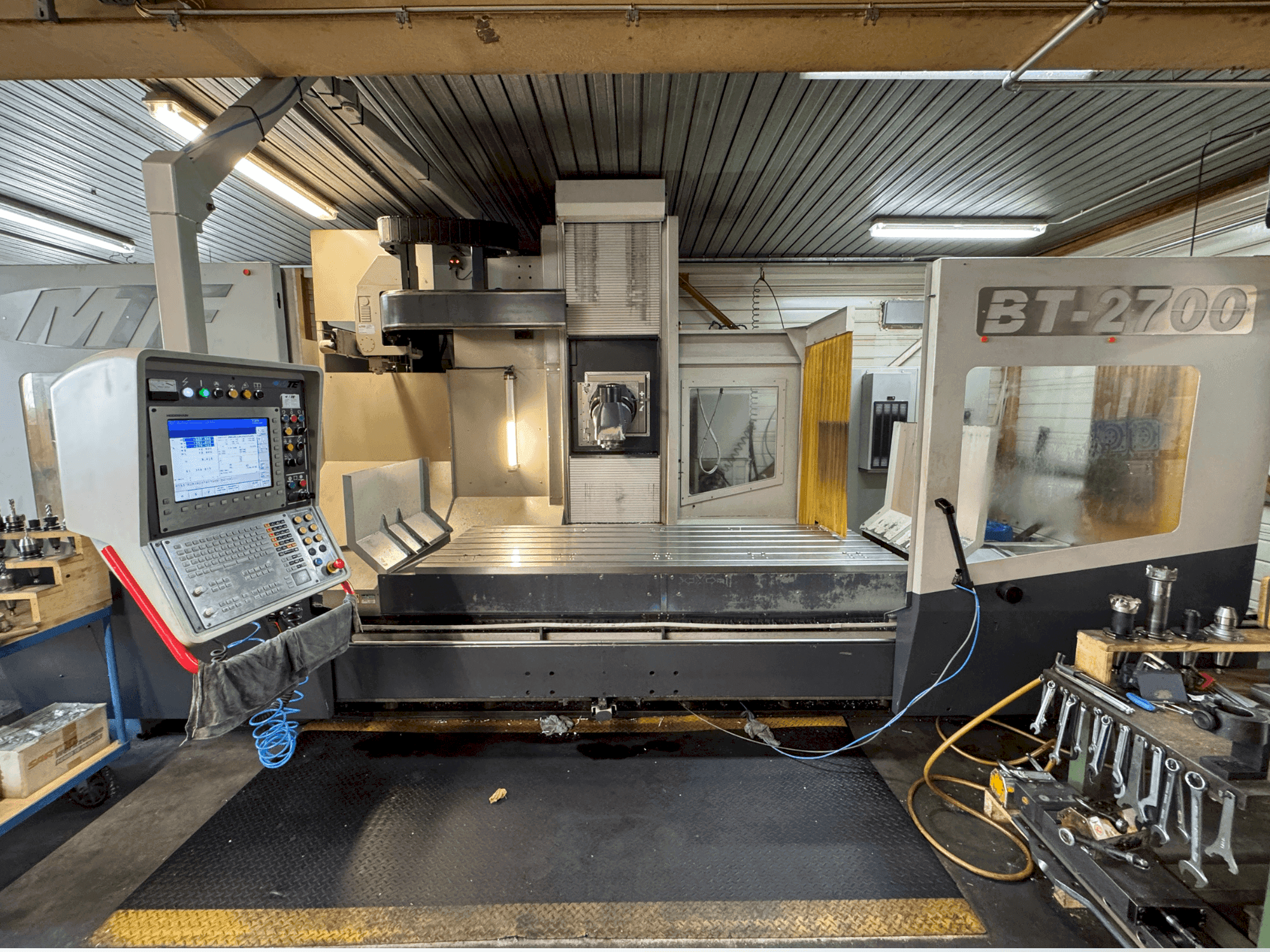 Vista Frontal da MTE BT-2700 máquina