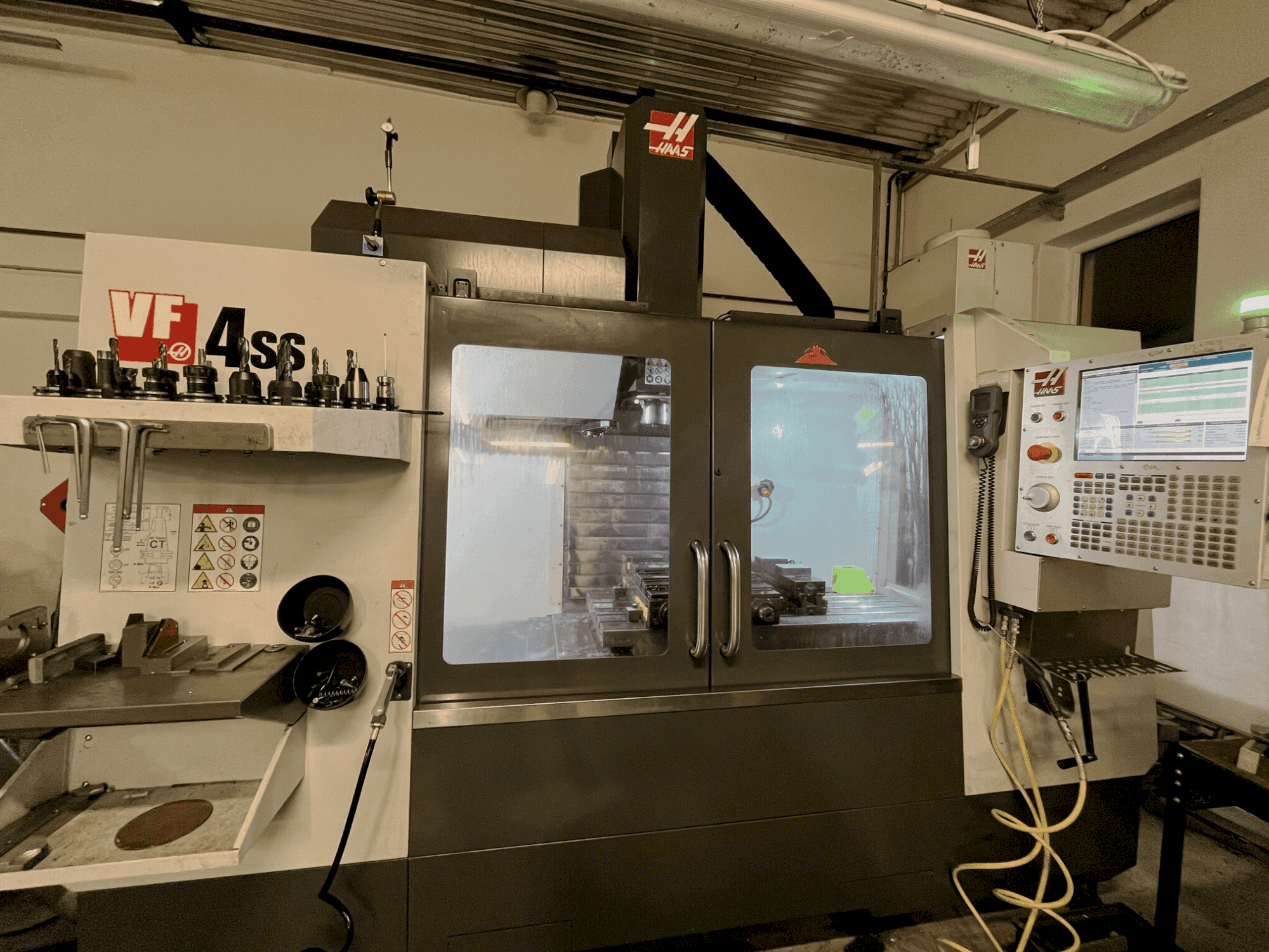 Vista Frontal da HAAS VF4-SS máquina