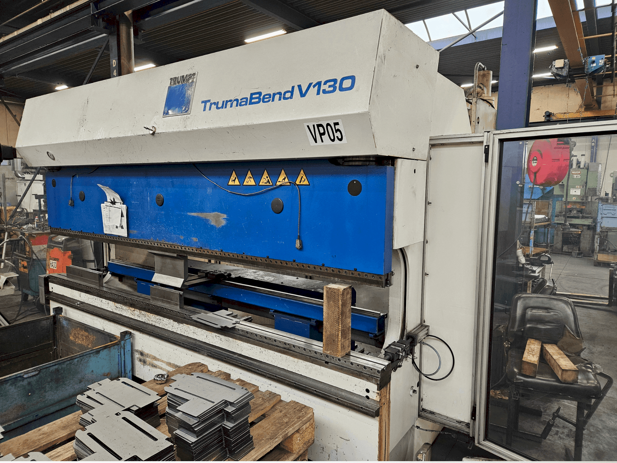 Vista Frontal da TRUMPF TrumaBend V130 máquina
