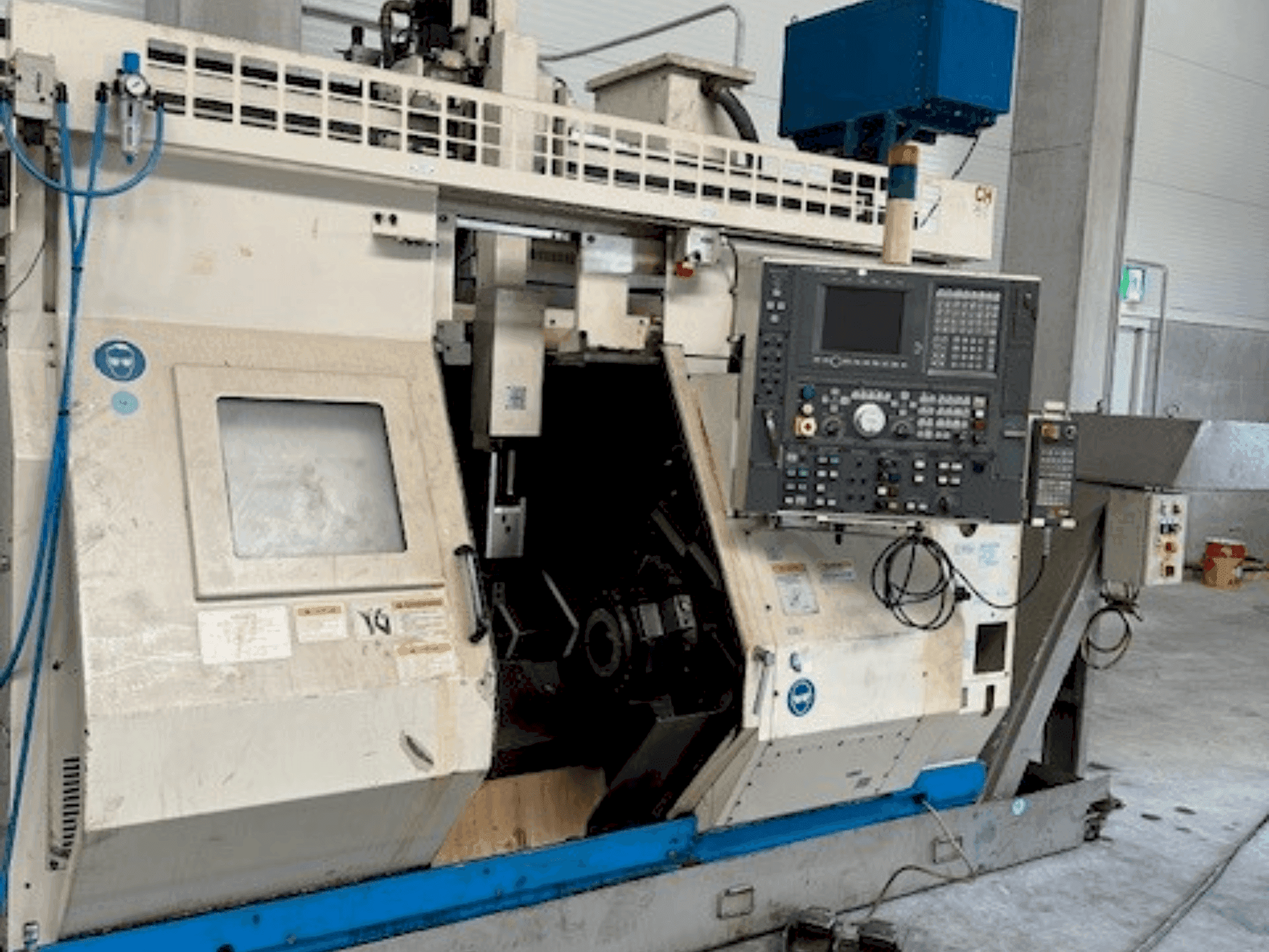 Vista Frontal da Okuma LT10 máquina