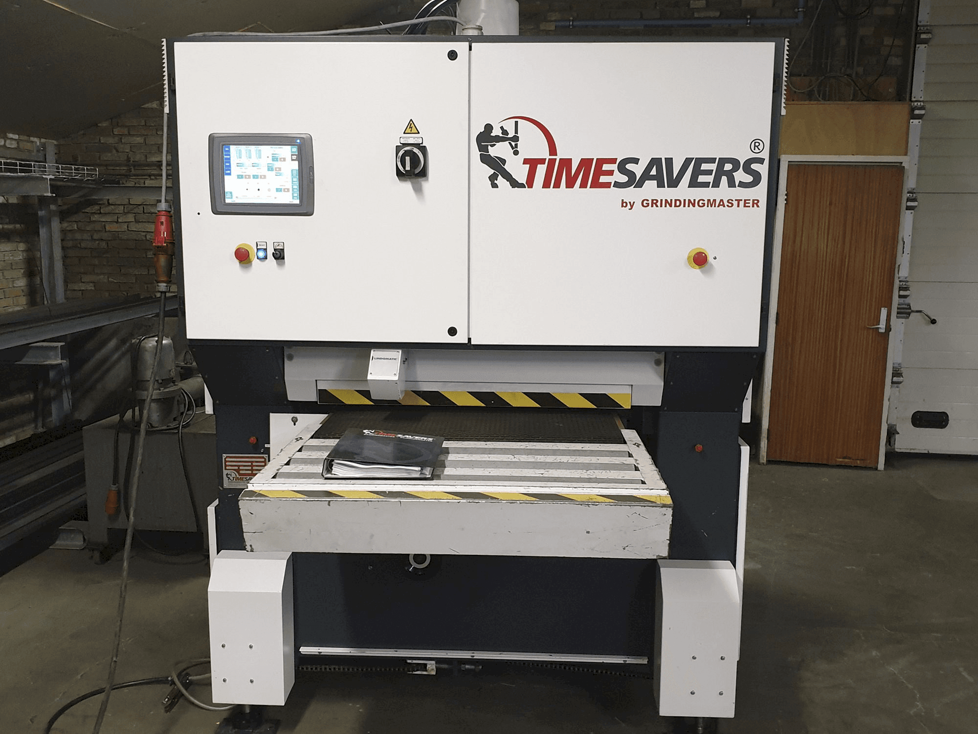 Vista Frontal da TIMESAVERS 42 SERIE 900 WWB S máquina
