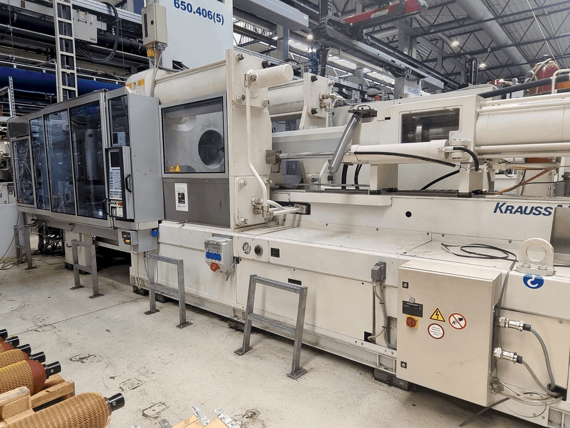 Vista Frontal da Krauss Maffei 650-2700 C2 máquina
