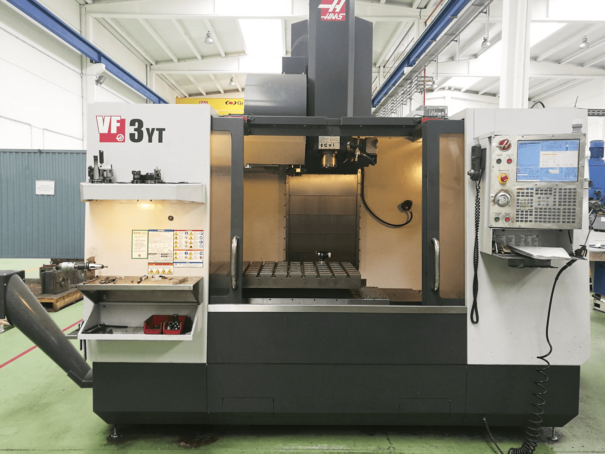 Vista Frontal da HAAS VF-3YT máquina