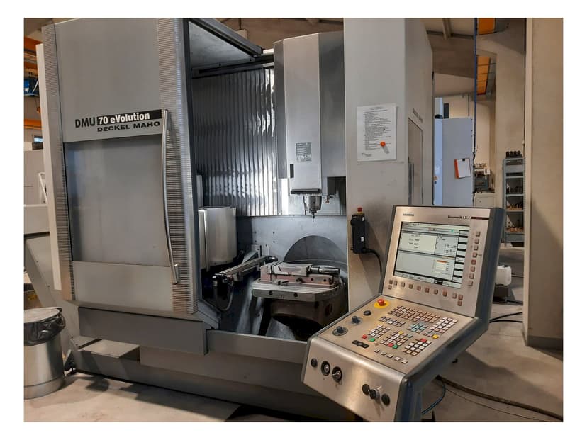 B. Evolution Machine DMG DMU 70 eVolução Centro de Maquinação Horizontal DMG